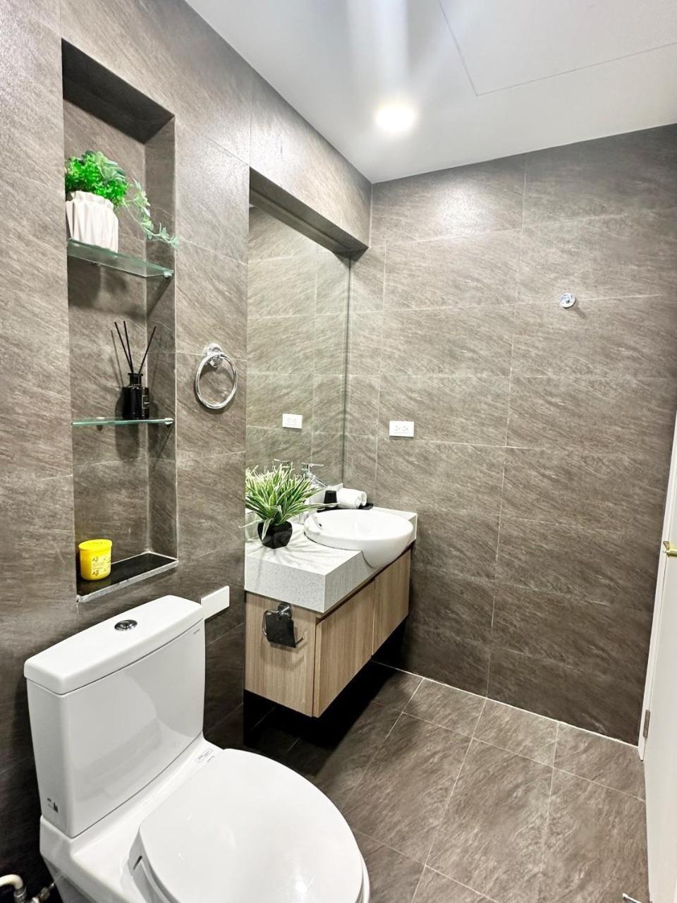 Luxe Paradise Residence Truc Bach Hanoi Exterior photo