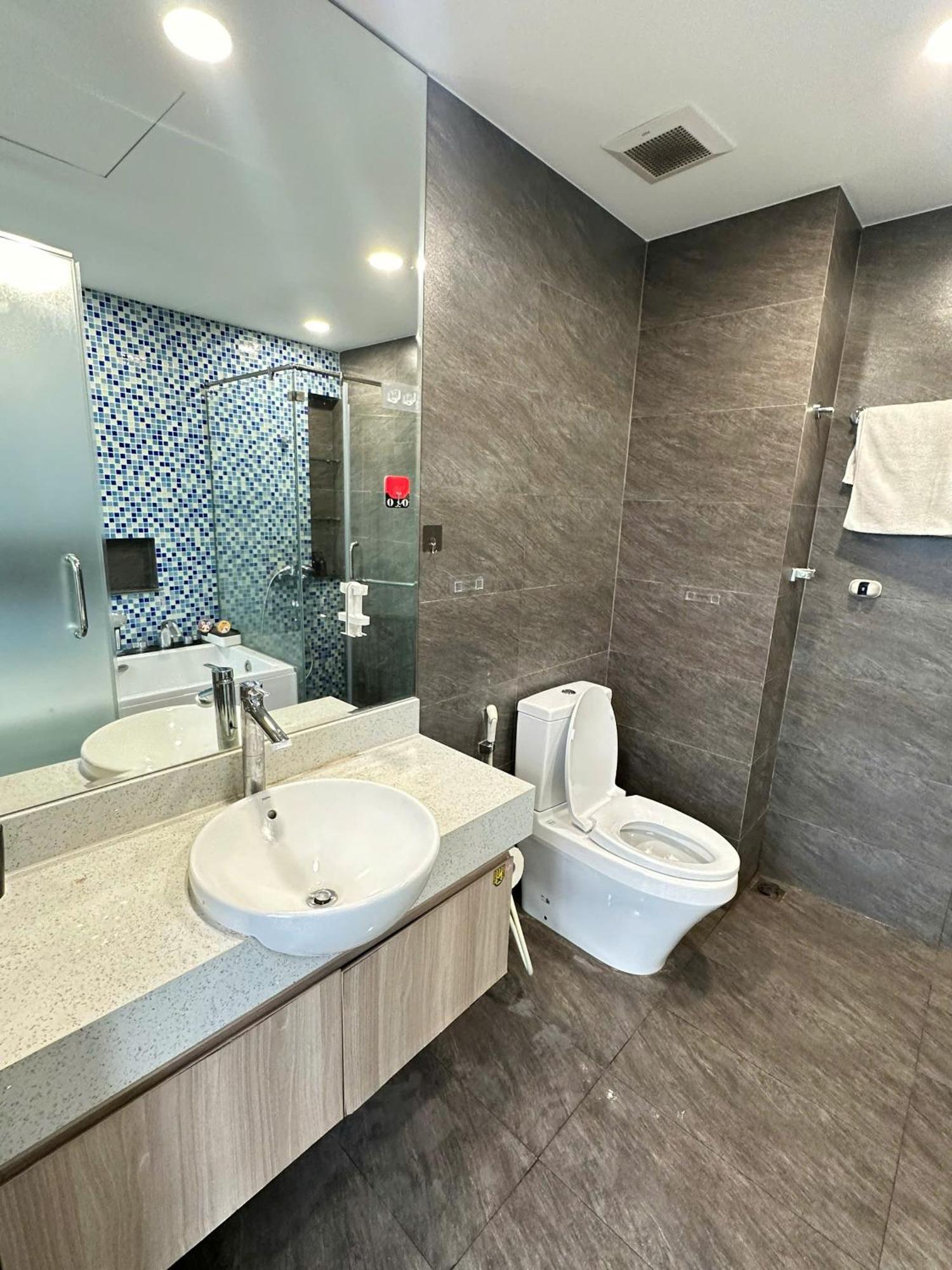 Luxe Paradise Residence Truc Bach Hanoi Exterior photo